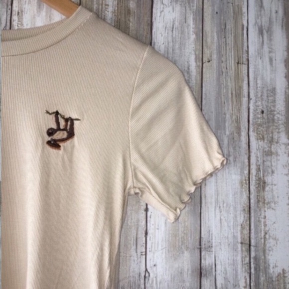 NWT Wild Fable Sloth Fitted Tee - Picture 2 of 5